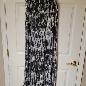 New Directions Black and White Pleated Palazzo Pants 95 Poly 5 Spandex